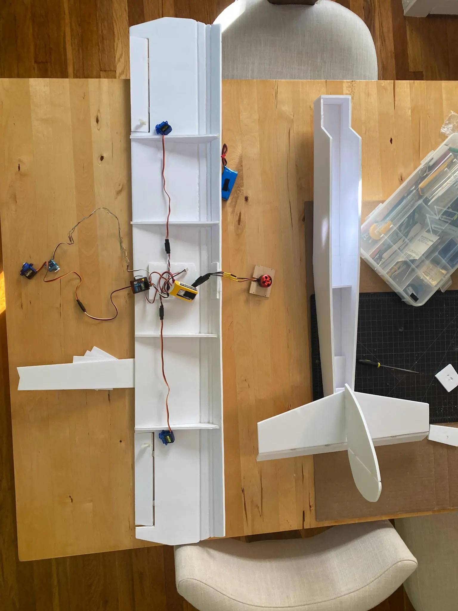Open aircraft fuselage showing the integrated motor, battery, receiver, wiring, and servos.